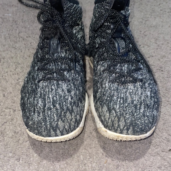 Nike youth sneakers size 5.5y - Picture 6 of 6